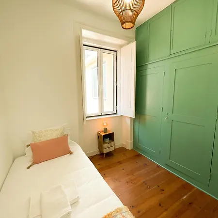 Daire Fantastic Spacious Near Carcavelos *
