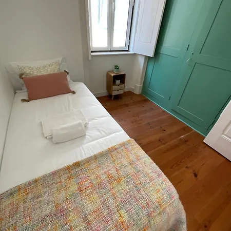 Fantastic Spacious Near Carcavelos פארדס