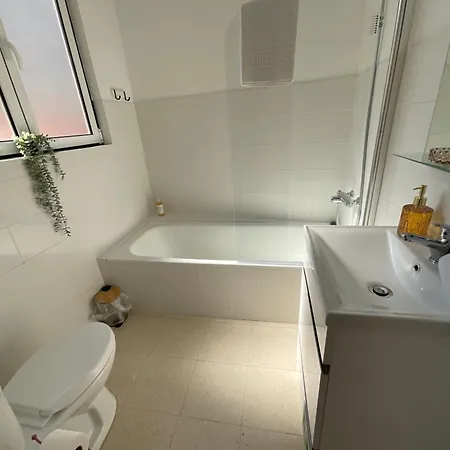 Fantastic Spacious Near Carcavelos Daire Parede