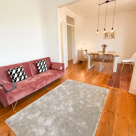 Fantastic Spacious Near Carcavelos פארדס
